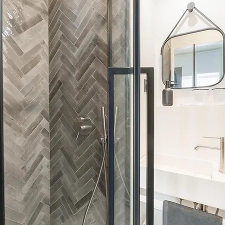 Проживание в семье La Le Marais *